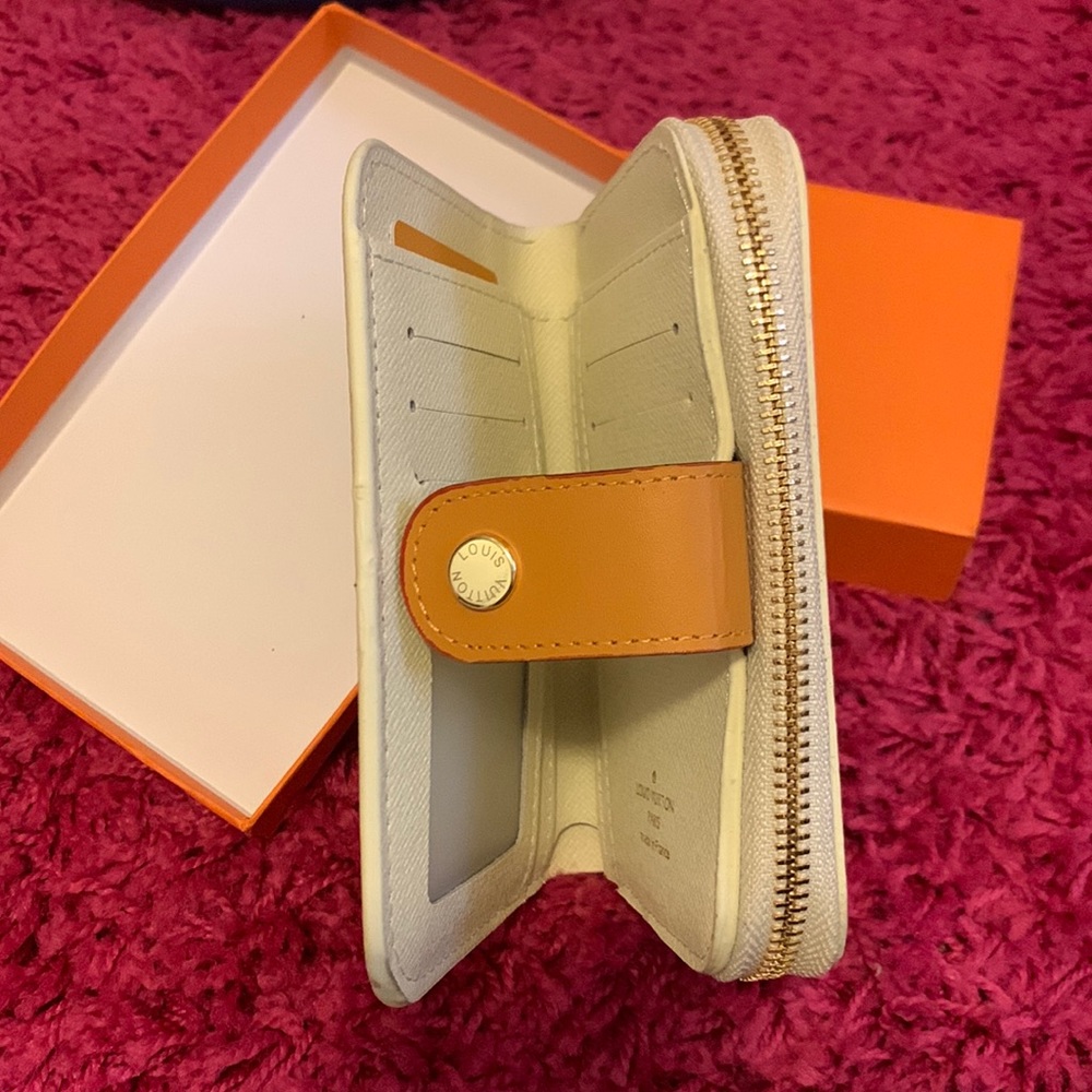 Trendy Medium Wallet for Women in a box - Picture 4 of 5